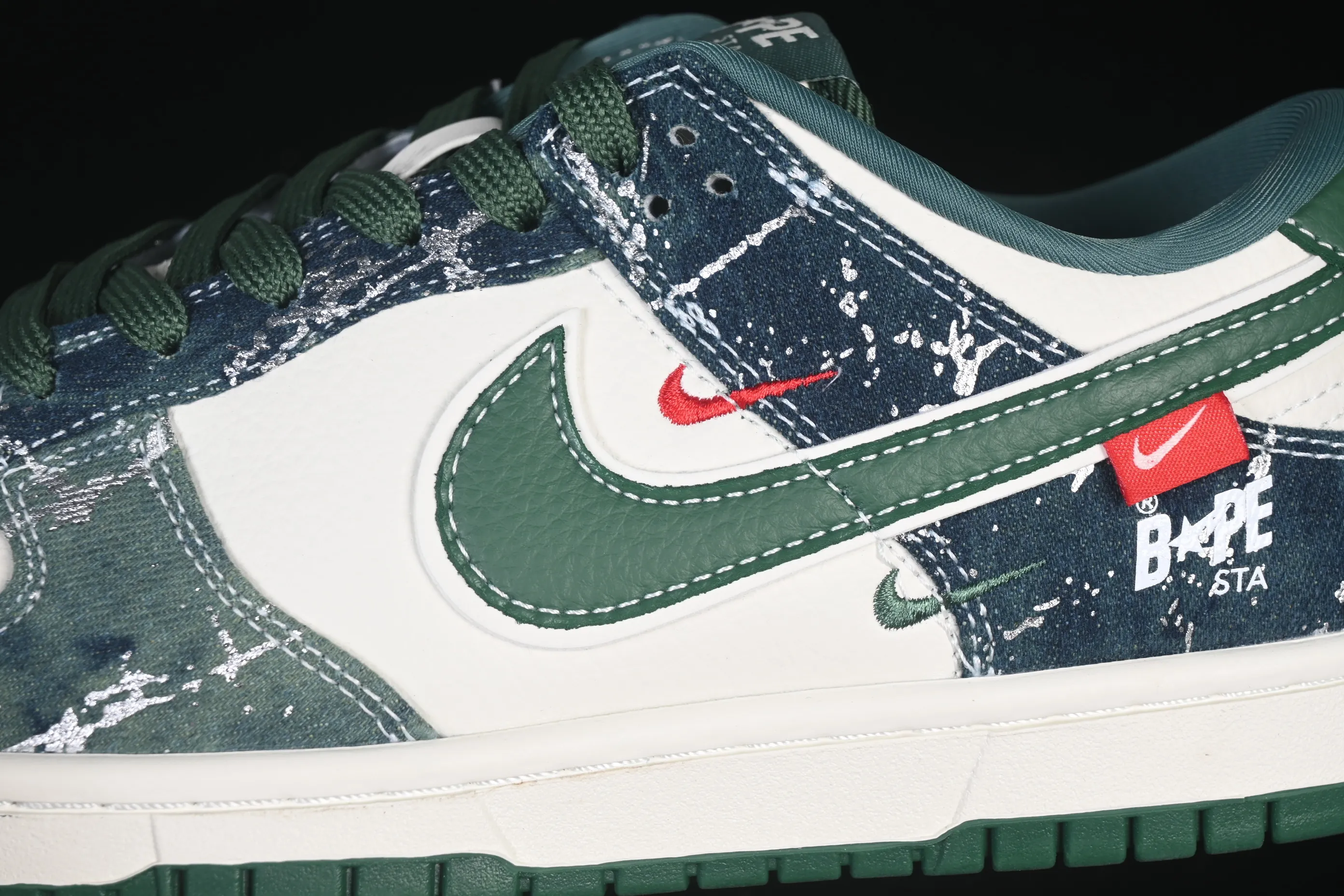 All categories Nk SB Dunk Series Nk SB Dunk Low High-end customized low-top sneakers Nike SB Dunk Low BAPE joint white army green Anniversary high-end customized low-top casual sneakers SC0601-465